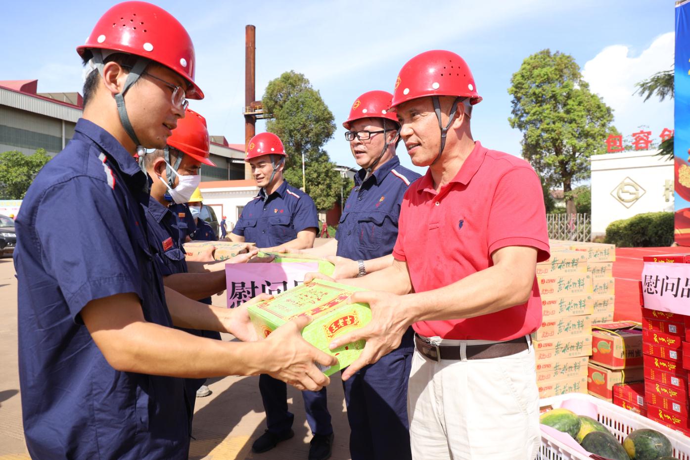 暖心！柳州市總工會(huì)、柳鋼集團(tuán)工會(huì)送來陣陣清涼